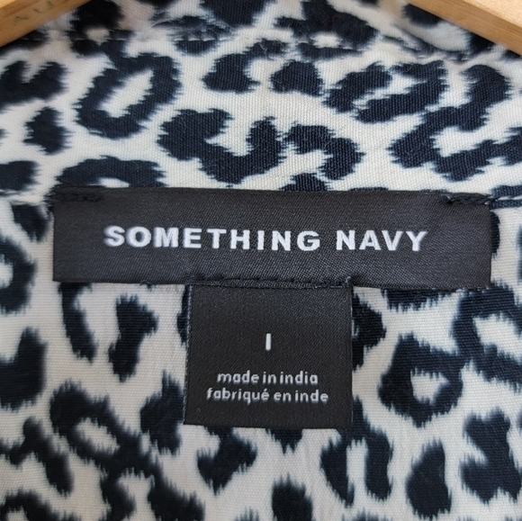 Something Navy | Leopard Print Button Up Shirt Size Large - Picture 5 of 5